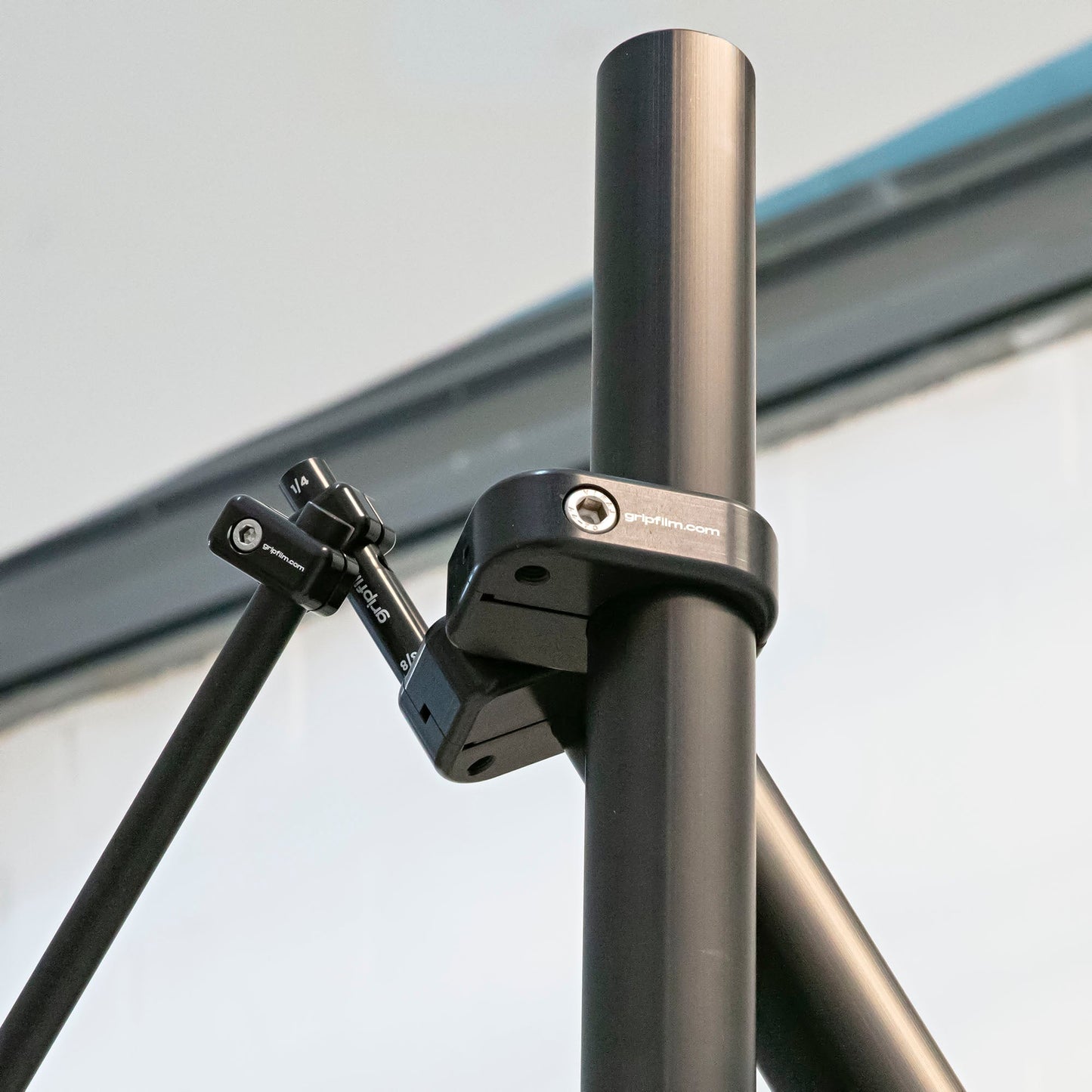 48.3mm SWIVEL CLAMP