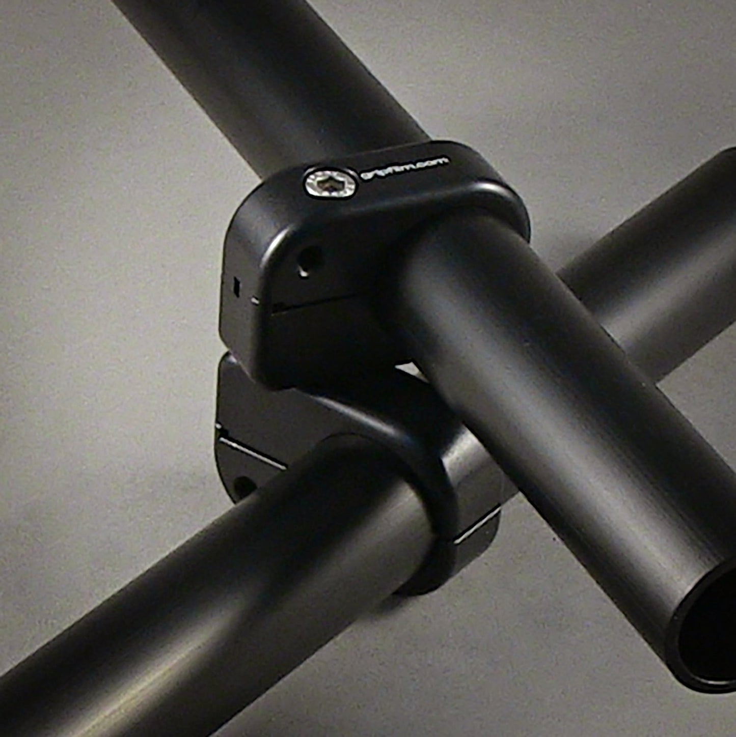 48.3mm SWIVEL CLAMP