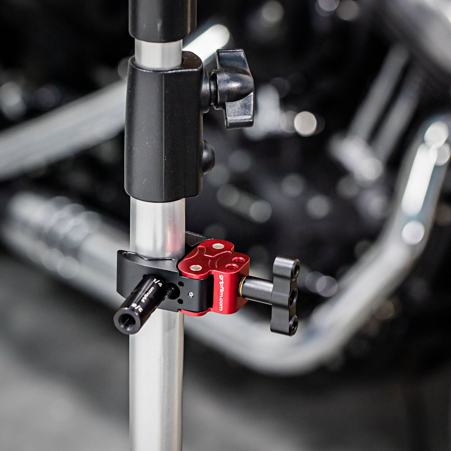 UNIVERSAL CLAMP