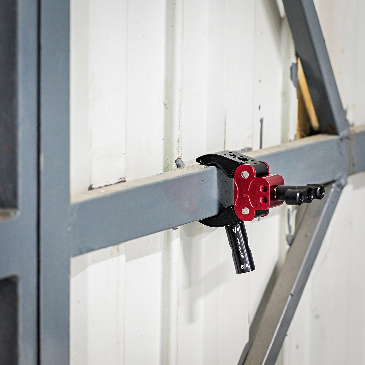 UNIVERSAL CLAMP